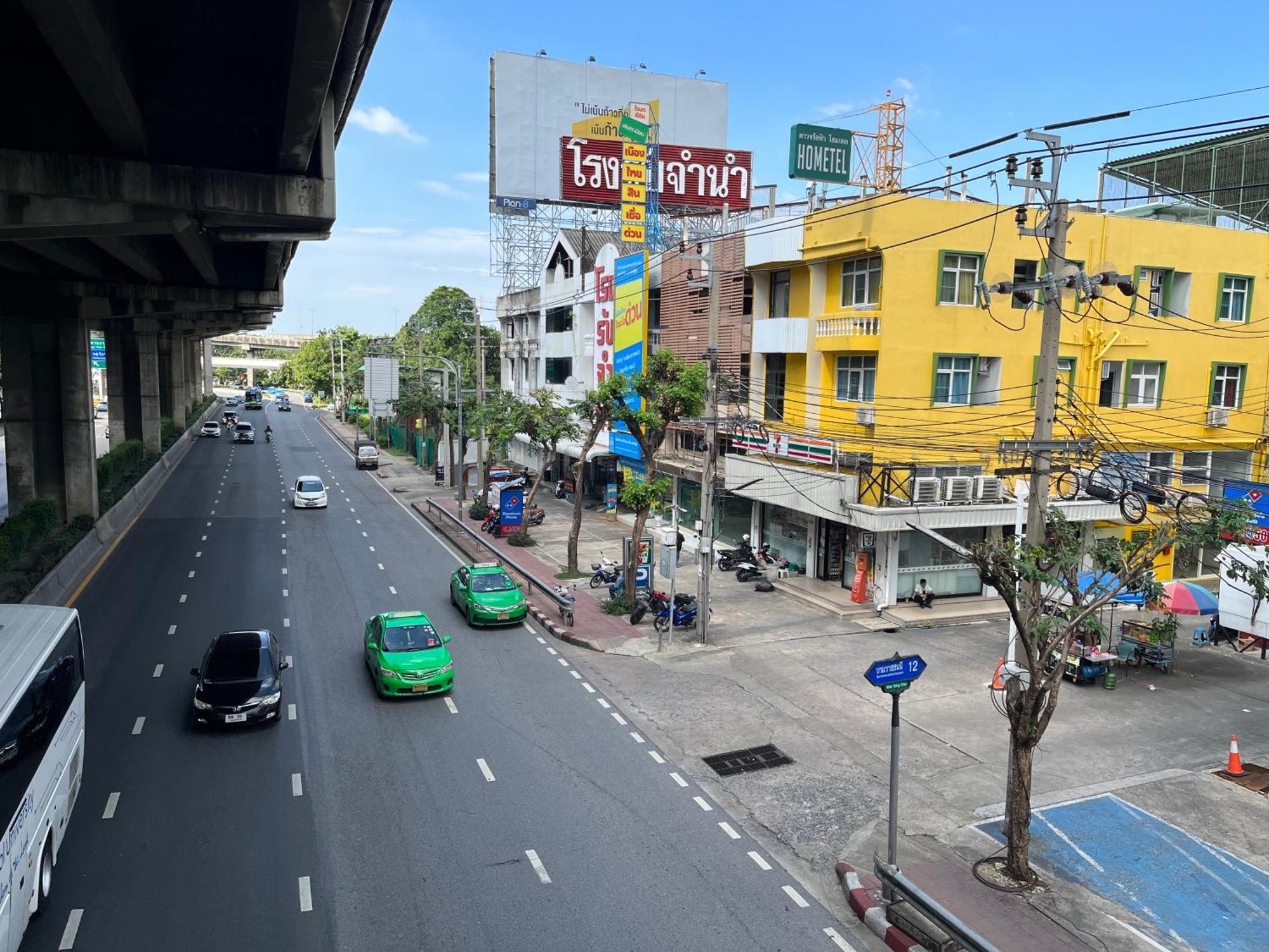 Dao Jaras Fah Hometel ดาวจรัสฟ้าโฮมเทล バンコク都 エクステリア 写真